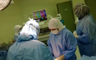 طبيبات سعوديات ينجحن في استئصال رحم بالمنظار.