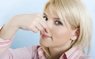 أمور غريبة قد تسبب رائحة فم كريهة...