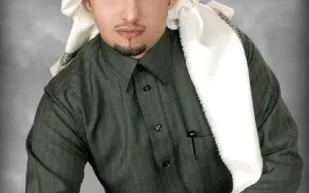 سعودي يقتحم «سواحل الطليان» بشعره 