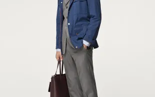 "كارولينا هيريرا" تعيد الى الاذهان رَجل الخمسينات 