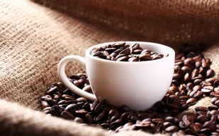 مستثمر سعودي يعتزم إنشاء أول مصنع "بُن" في المملكة