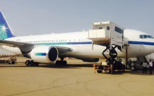 قصة الطائرة التي نقلت سعود الفيصل في رحلته الأخيرة