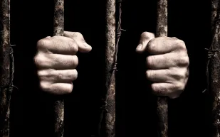 أغرب 8 قصص للإضراب عن الطعام في العالم