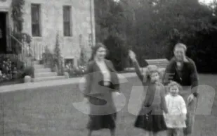 نبش صور محرجة للملكة اليزابيت... وقصر بكنجهام يستاء