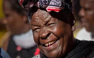 جدة أوباما: لو زارنا الرئيس الأمريكي فسنذبح له "بطة"