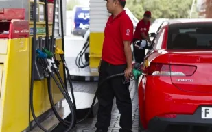 كيف تفاعل السكان مع تحرير أسعار الوقود في الإمارات؟