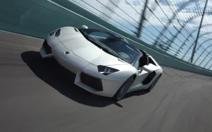 لامبورغيني تتخلى عن بناء السيارة استريون لتركز على الرباعية اوروس