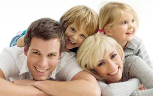 دراسة بريطانية: الطفل الأول يؤثر سلباً على سعادة الزوجين