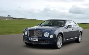 مليونير يستبدل لوحات سياراته بأخرى مزيفة ليتجنب المخالفات المرورية