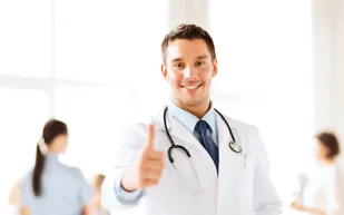 دراسة: 69% من سكان الإمارات يذهبون للطبيب فقط عند الشعور بالمرض