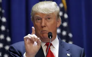 مرشح الرئاسة الأمريكية يستخدم الهواتف الكورية 