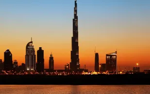 كم تكلف مراقبة شروق الشمس من برج خليفة؟