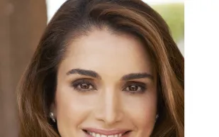 بالصورة.. الملكة رانيا تعترف بعشقها لشاب عشريني وسيم