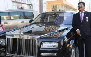 جاء إلى الإمارات ومعه 8 دولار .. واليوم يملك شركات بالمليارات