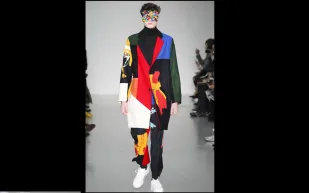 بالصور... أسوأ 9 تصاميم اعتلت المنصات العالمية