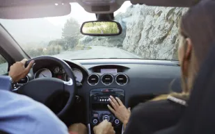 متى ينبغي تغيير مساحات زجاج السيارات؟