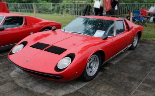 ماذا تعرف عن "ميورا" أول سيارة رياضية في العالم؟