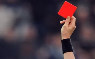 لاعب أرجنتيني يقتل حكماً بسبب بطاقة حمراء