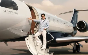 طائرة جاكي شان الخاصة الجديدة  بـ 20 مليون دولار 