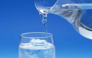 6 فوائد رائعة تحصل عليها لو شربت 10 أكواب ماء يوميا