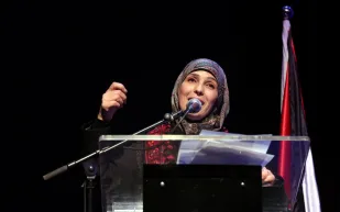 حنان الحروب..معلمة فلسطينية ضمن أفضل 10 معلمين على مستوى العالم