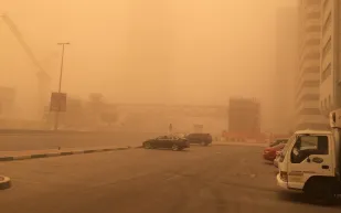 عاصفة رملية تشل حركة الطيران في مطار الملك عبدالعزيز بجدة