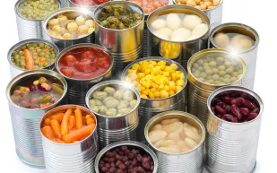 تقرير: المعلبات تحتوي على نسب عالية من المواد السامة والمسرطنة