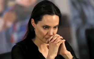 انجلينا جولي "تتلاشى"