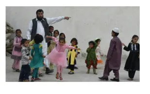 رقم قياسي: لديه 35 طفلاً ويطمح لـ100