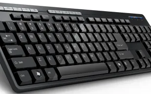 لماذا حروف الكيبورد غير مرتبة أبجدياً؟