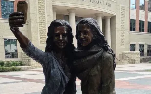 تمثال السيلفي في تكساس.. التقط صورة هنا 