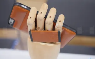 بالصور كفرات موبايل تجعله أسهل للاستخدام 