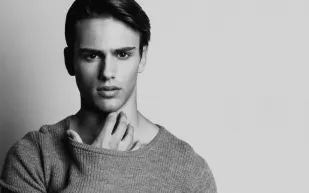 ما سر تجهم عارضي الازياء في الاعلانات الفاخرة ؟