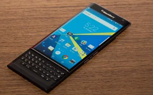 ماهي هواتف بلاك بيري القادمة قبل نهاية العام ؟ 