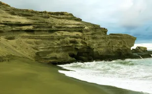 شاطئ بابا كوليا الأخضر. الرابع من نوعه في العالم!!