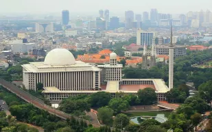 مسجد الاستقلال المسجد الأكبر في آسيا