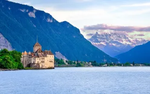 قلعة شيلون القلعة المائية الأكثر زيارةً في سويسرا