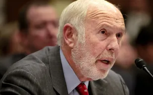 جيمس سيمونز الخبير في كسر وتفسير الرموز والأشكال الرياضية