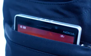 هاتف الرجل في جيب بنطاله يهدد خصوبته