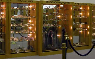 مكتبة ميرسر كاونتي للصخور النادرة 