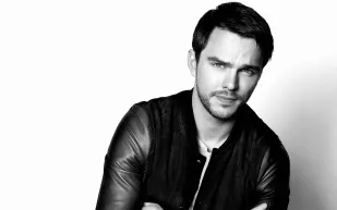 نيكولاس هولت الاناقة البريطانية الشابة