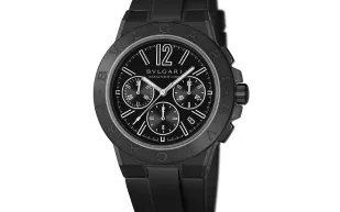 8 ساعات بأحدث التعقيدات التقنية