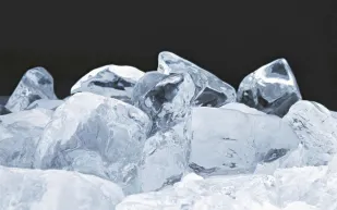 لن تتخيل ما يمكن أن يفعله مكعب الثلج هذا