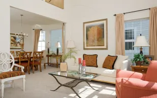 أنفق 23 ألف دولار على الديكور فاكتشف أنها ليست شقته