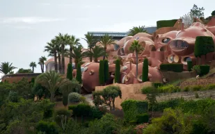 قصر الفقاعات تلذذ بالشمس وهي تدخل من ألف نافذة