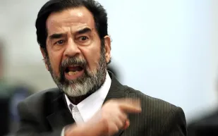 لماذا رفضت آبل التعامل مع صدام حسين