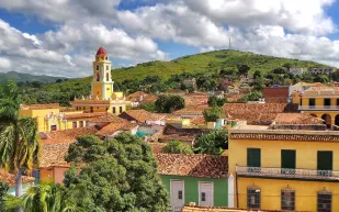 كوبا والسياحة بين أعلام الثورة