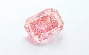 بيع ألماسة وردية اللون بمبلغ 18 مليون دولار عبر الهاتف