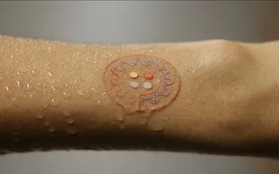 جهاز ذكي يراقب صحتك من عرقك