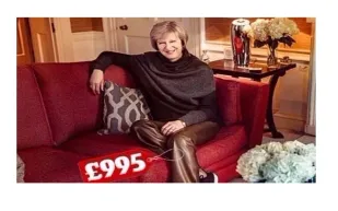 بوريس جونسون وزير خارجية بريطانيا يسخر من ملابس رئيسة الوزراء